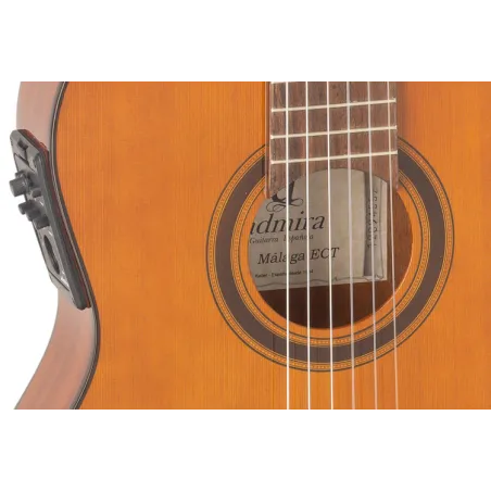 Guitarra Clásica Admira Málaga Electrificada Cutaway Cuerpo Estrecho Fishman Serie Conservatorio